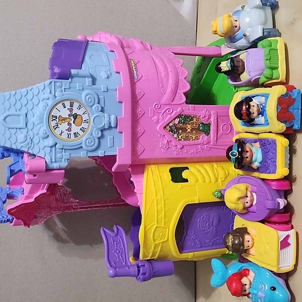 Fisher-Price Little People Disney Princess Wheelies Playset And 7 Wheelies